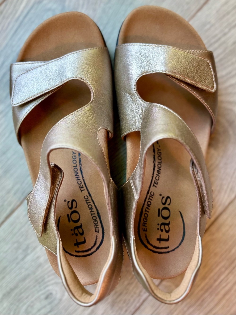 Taos Serene Champagne Metallic Ergonomic Comfort Sandals, 8, Leather + Velcro - Picture 9 of 11
